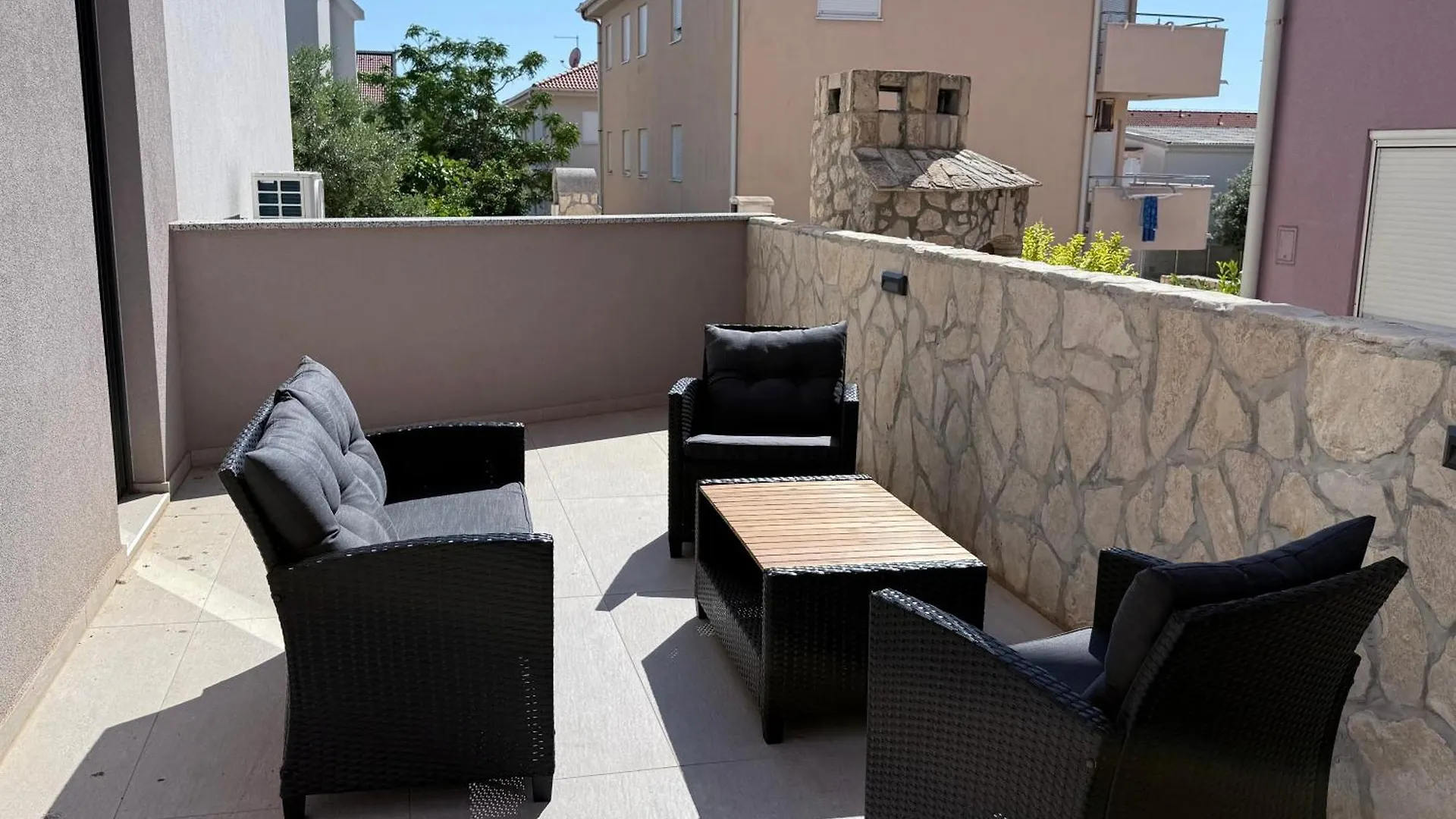 Apartman Maun ماندري شقة